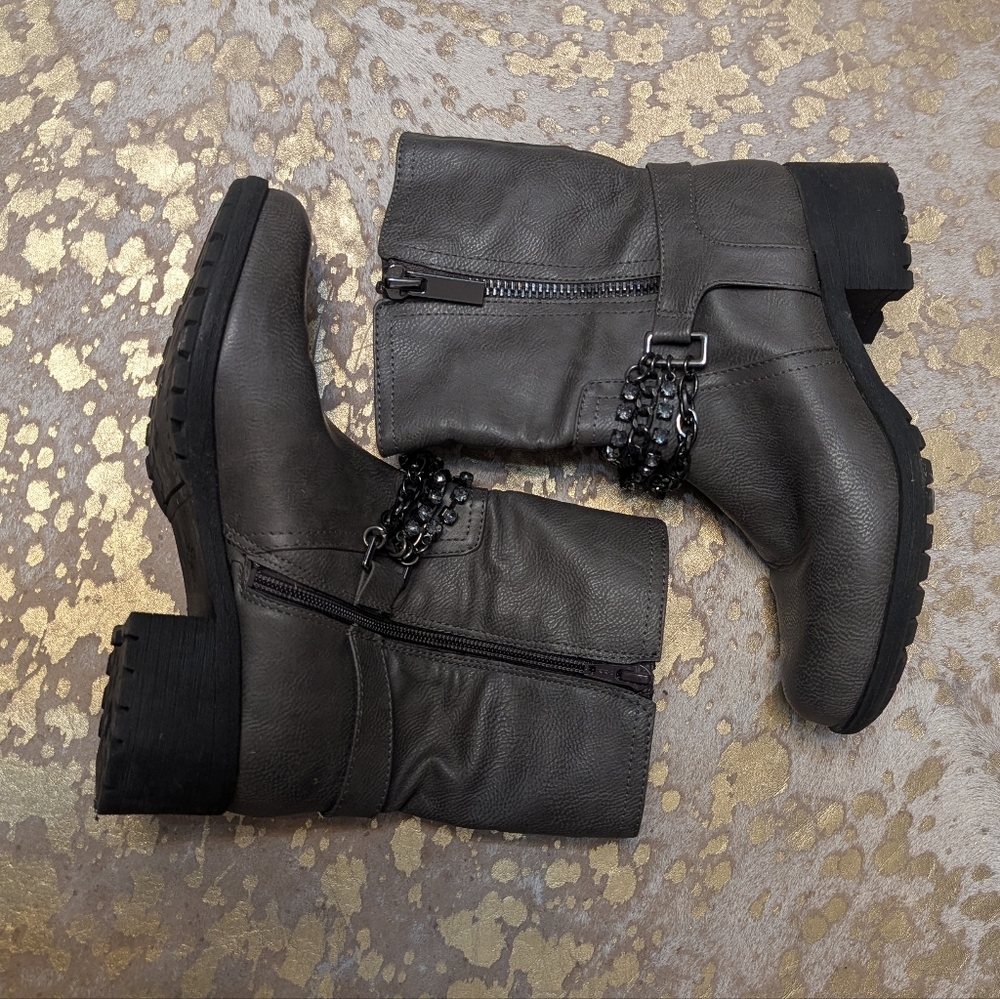 Gray Short Boots W/ Sparkling Chains